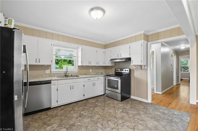 1011 Duggins Street, Kernersville, NC 27284
