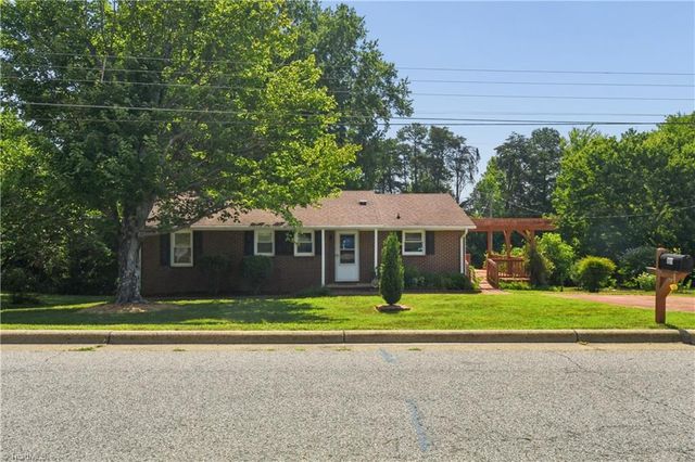 1011 Duggins Street, Kernersville, NC 27284