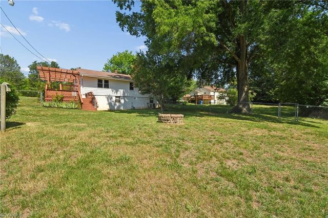 1011 Duggins Street, Kernersville, NC 27284