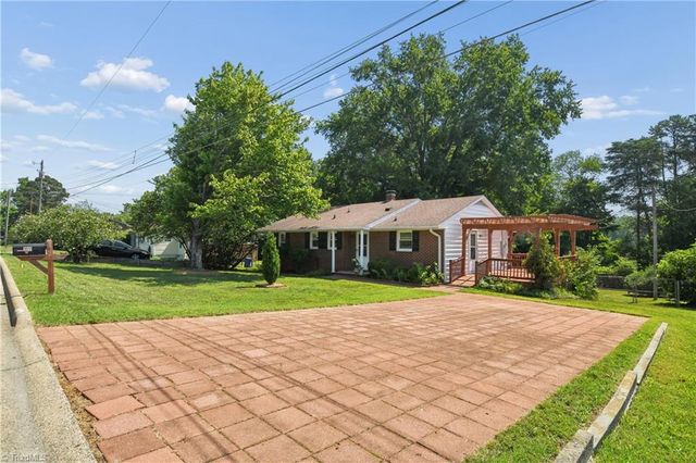 1011 Duggins Street, Kernersville, NC 27284