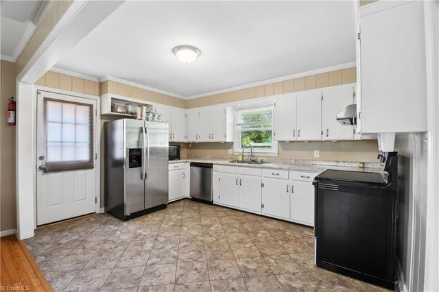 1011 Duggins Street, Kernersville, NC 27284
