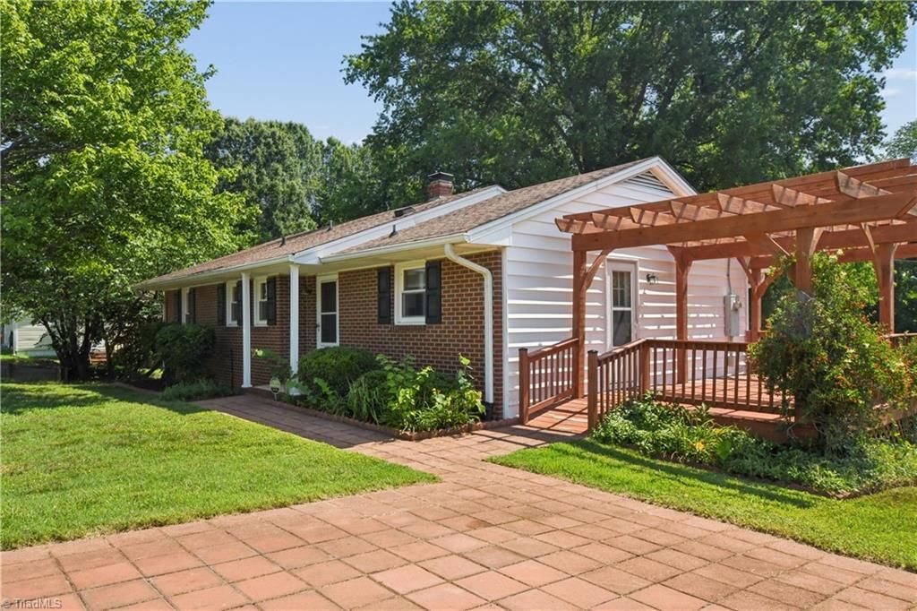1011 Duggins Street, Kernersville, NC 27284