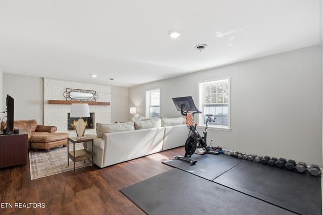 204 Whittington Drive, Knoxville, TN 37923