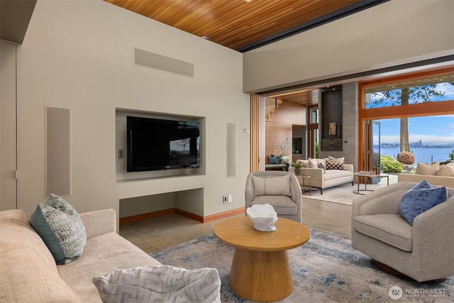 7268 Madrona Drive NE, Bainbridge Island, WA 98110