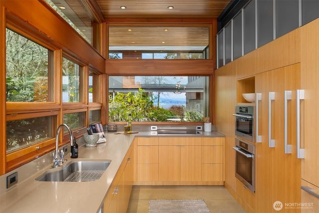 7268 Madrona Drive NE, Bainbridge Island, WA 98110