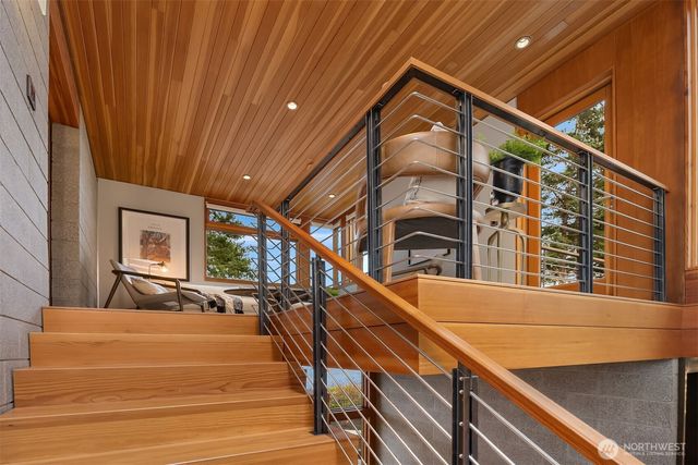 7268 Madrona Drive NE, Bainbridge Island, WA 98110