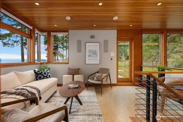 7268 Madrona Drive NE, Bainbridge Island, WA 98110