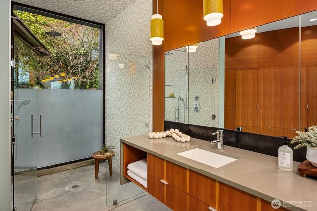 7268 Madrona Drive NE, Bainbridge Island, WA 98110