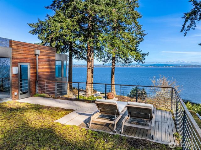 7268 Madrona Drive NE, Bainbridge Island, WA 98110