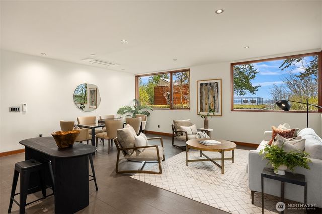 7268 Madrona Drive NE, Bainbridge Island, WA 98110