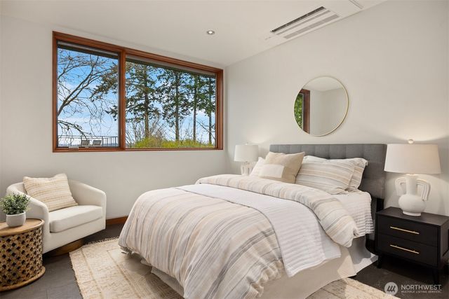 7268 Madrona Drive NE, Bainbridge Island, WA 98110