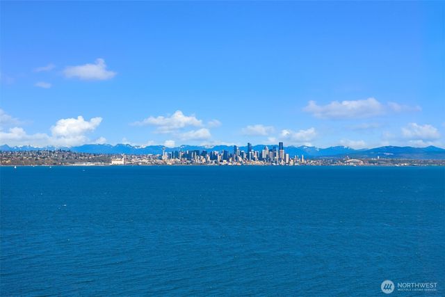 7268 Madrona Drive NE, Bainbridge Island, WA 98110