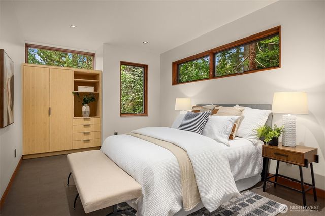 7268 Madrona Drive NE, Bainbridge Island, WA 98110