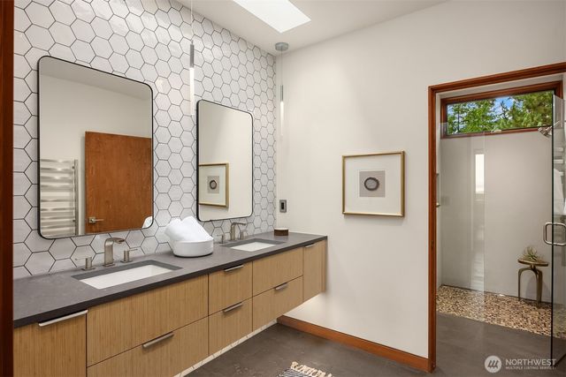 7268 Madrona Drive NE, Bainbridge Island, WA 98110