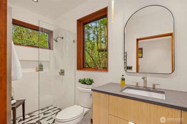 7268 Madrona Drive NE, Bainbridge Island, WA 98110