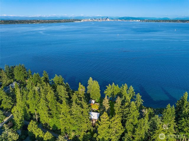 7268 Madrona Drive NE, Bainbridge Island, WA 98110