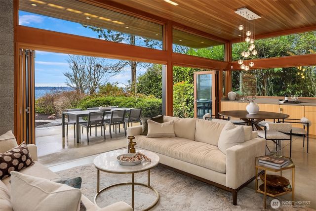 7268 Madrona Drive NE, Bainbridge Island, WA 98110