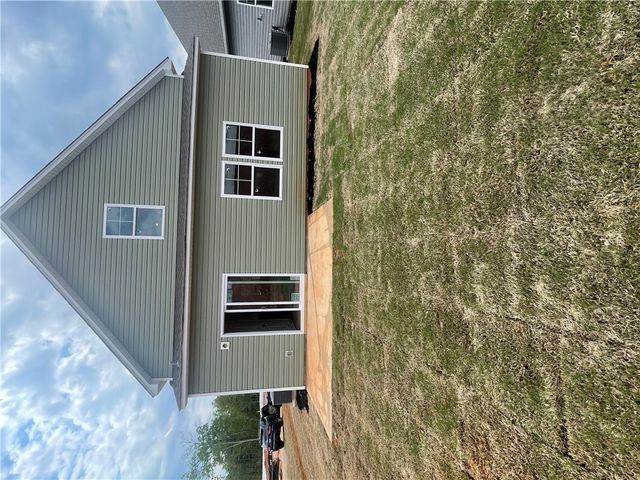 8 Sweetgrass Street, Central, SC 29630