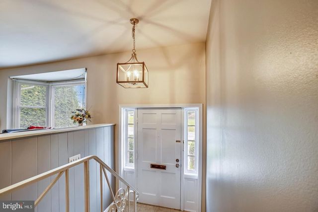 11806 SEVEN LOCKS RD, Potomac, MD 20854