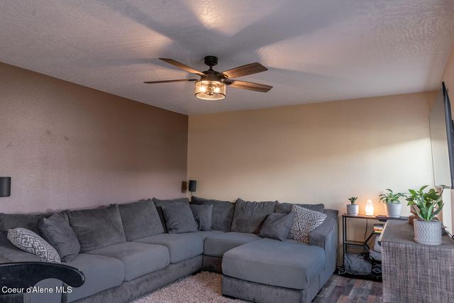 8464 N Boysenberry LOOP, Hayden, ID 83835