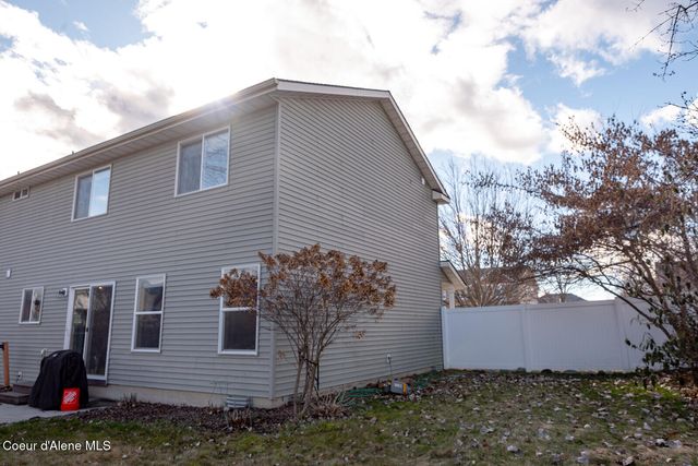 8464 N Boysenberry LOOP, Hayden, ID 83835