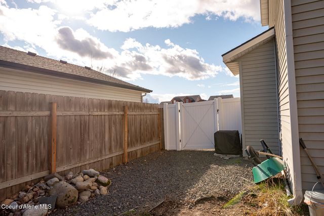 8464 N Boysenberry LOOP, Hayden, ID 83835