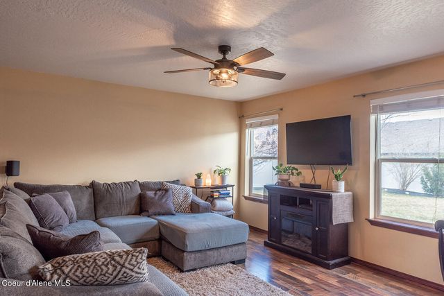 8464 N Boysenberry LOOP, Hayden, ID 83835