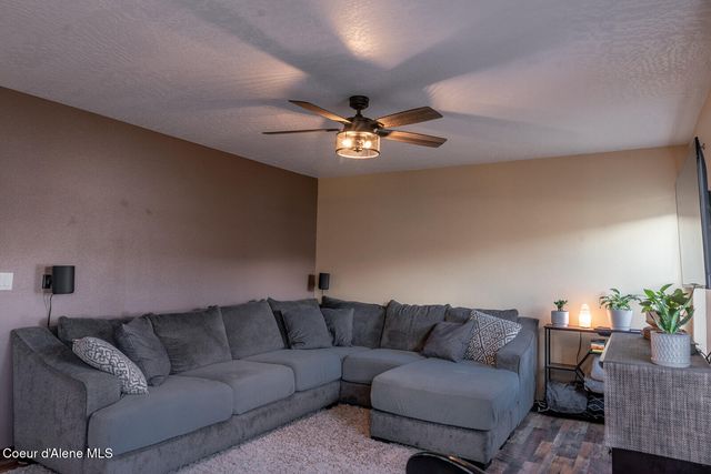 8464 N Boysenberry LOOP, Hayden, ID 83835