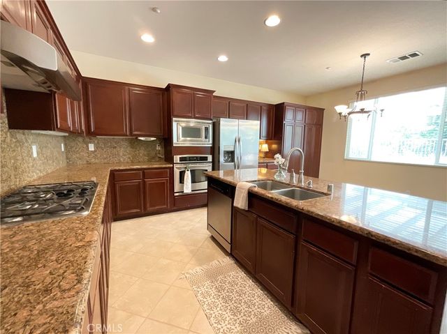 7142 Hidden Court, Highland, CA 92346