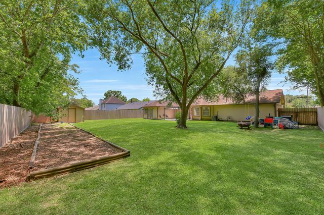 1312 Osborne Drive, Friendswood, TX 77546