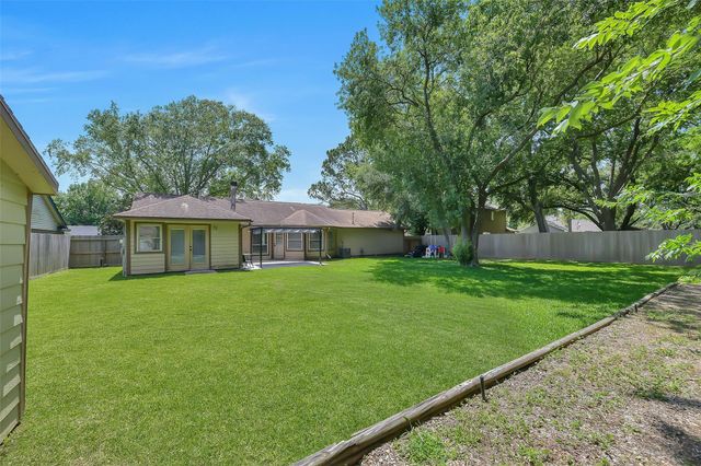 1312 Osborne Drive, Friendswood, TX 77546