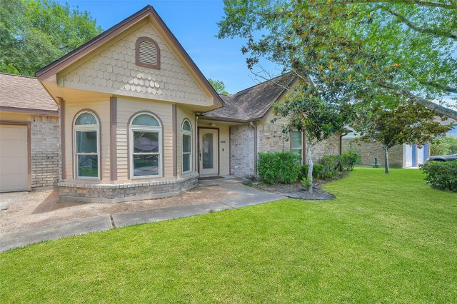 1312 Osborne Drive, Friendswood, TX 77546