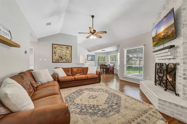 1312 Osborne Drive, Friendswood, TX 77546