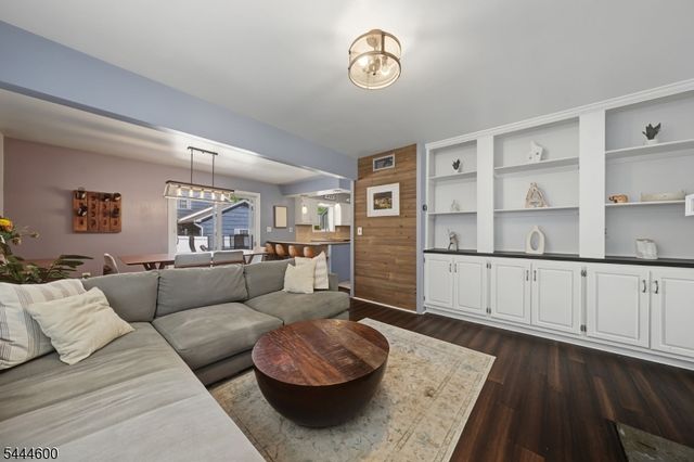 1 Cardinal Dr, Sparta Twp., NJ 07871