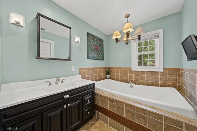 1 Cardinal Dr, Sparta Twp., NJ 07871
