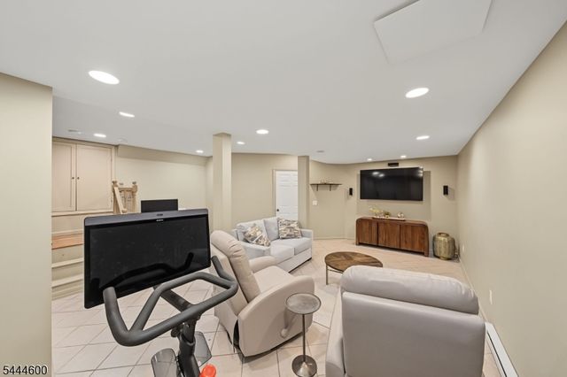 1 Cardinal Dr, Sparta Twp., NJ 07871