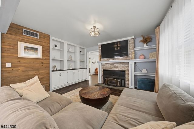 1 Cardinal Dr, Sparta Twp., NJ 07871