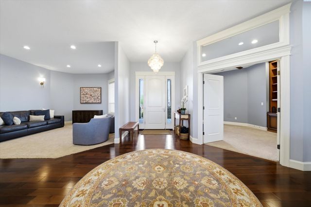 1620 Road 84, Pasco, WA 99301