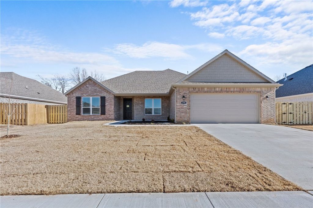 1101 Pineapple Avenue, Lowell, AR 72745