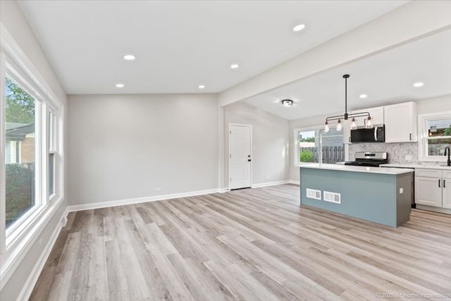 16211 Joyce Circle, South Holland, IL 60473