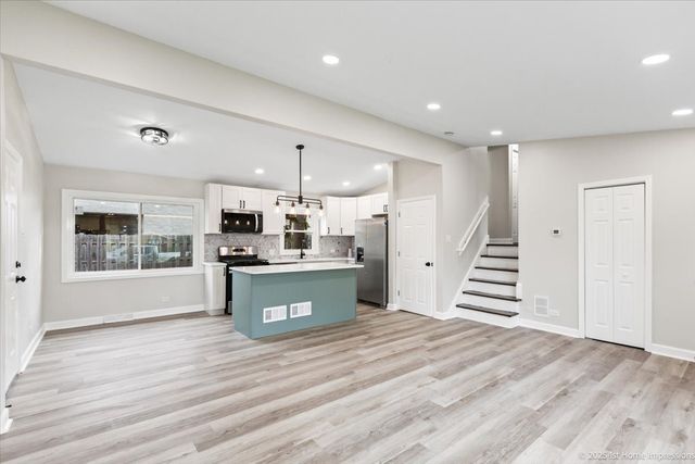 16211 Joyce Circle, South Holland, IL 60473