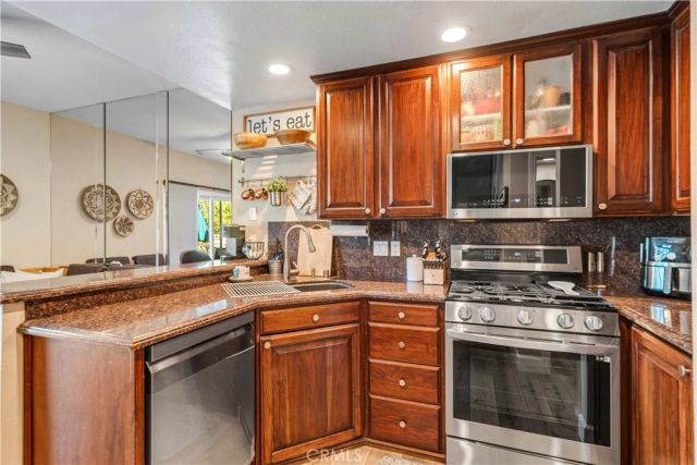 22914 Banyan Place 201, Saugus, CA 91390