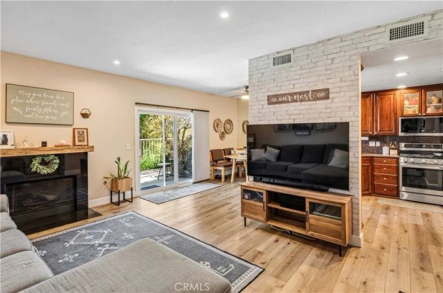 22914 Banyan Place 201, Saugus, CA 91390