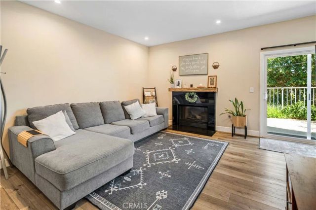 22914 Banyan Place 201, Saugus, CA 91390