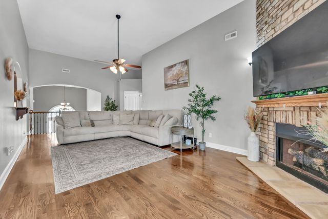1729 Double R Blvd, Clarksville, TN 37042