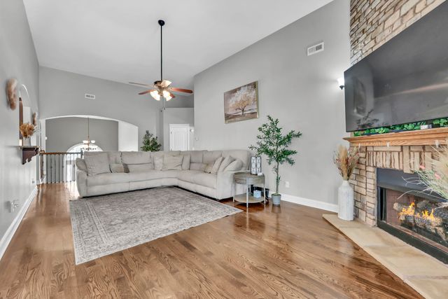 1729 Double R Blvd, Clarksville, TN 37042