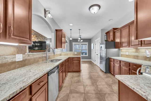 1729 Double R Blvd, Clarksville, TN 37042