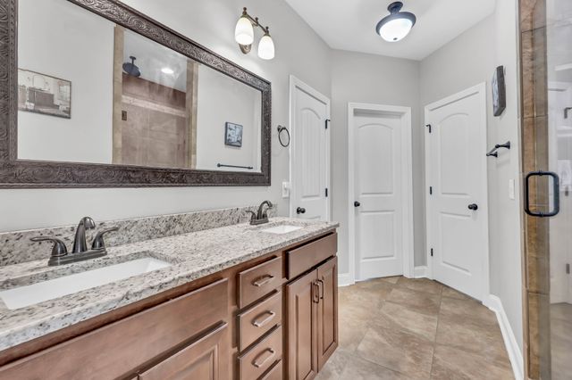 1729 Double R Blvd, Clarksville, TN 37042
