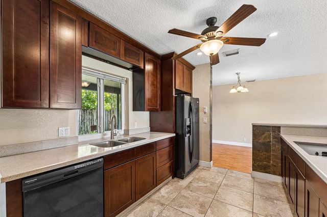 301 SE 3rd Street, Deerfield Beach, FL 33441