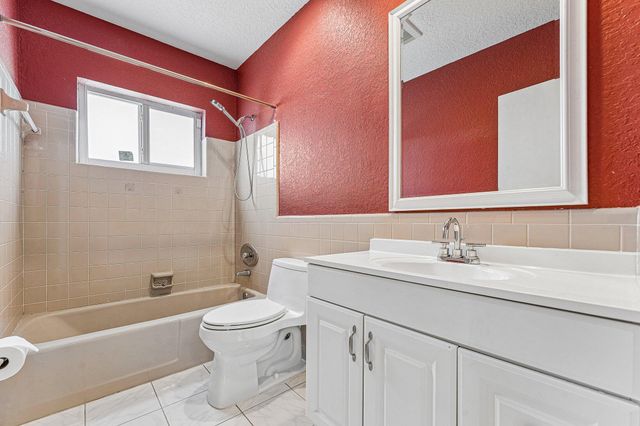301 SE 3rd Street, Deerfield Beach, FL 33441
